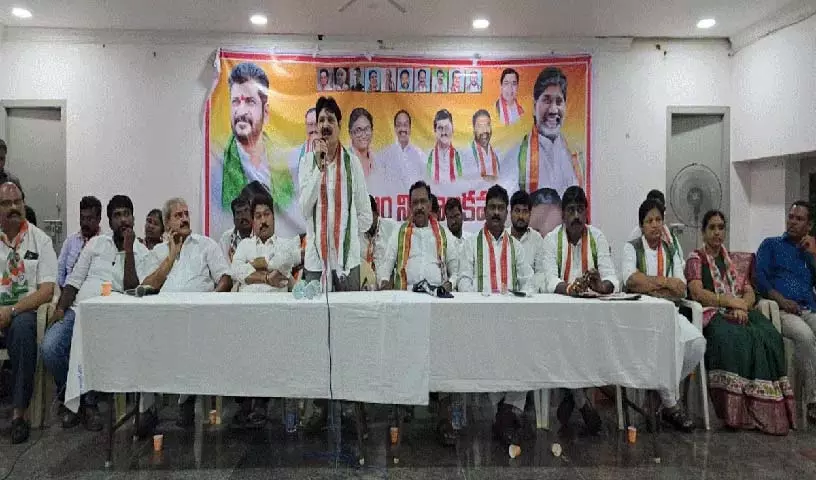 MLA वेंकट राव बनाम पोदेम वीरैया: सरपंच उम्मीदवार पर आम सहमति MLA वेंकट राव बनाम पोदेम वीरैया: सरपंच उम्मीदवार पर आम सहमति