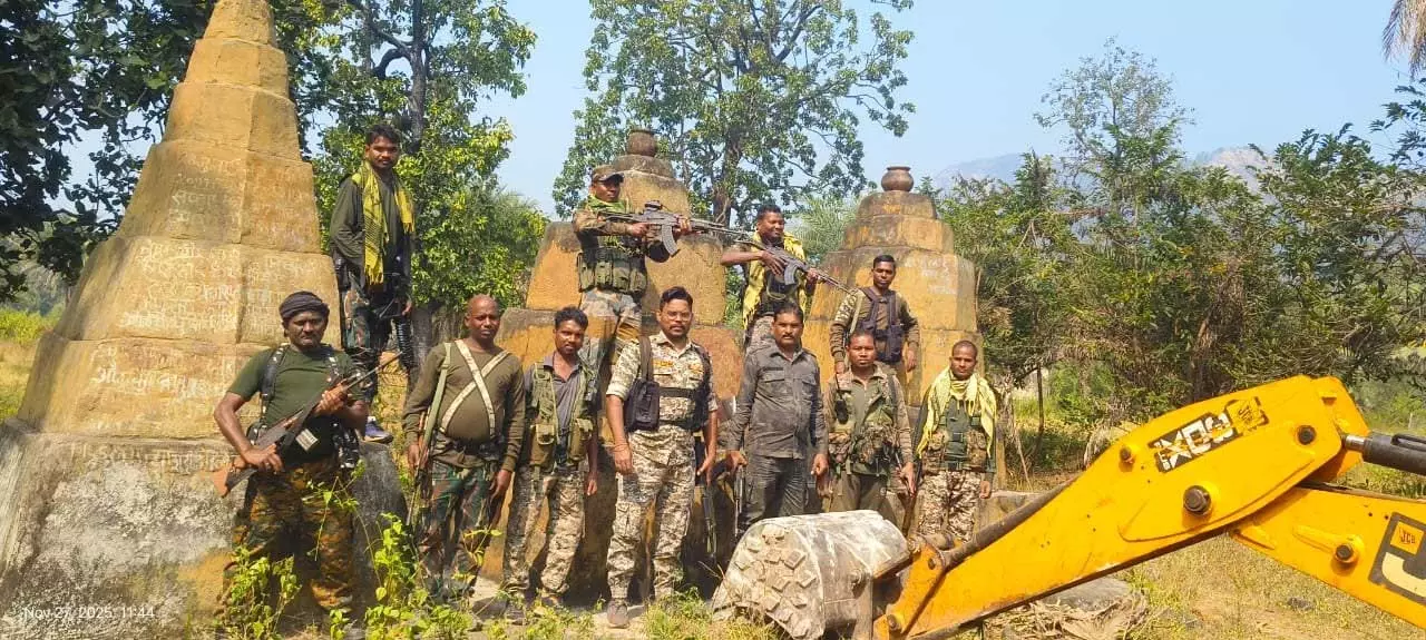 CG BREAKING: सुरक्षाबलों की बड़ी कार्रवाई, 4 नक्सली स्मारक ध्वस्त CG BREAKING: सुरक्षाबलों की बड़ी कार्रवाई, 4 नक्सली स्मारक ध्वस्त