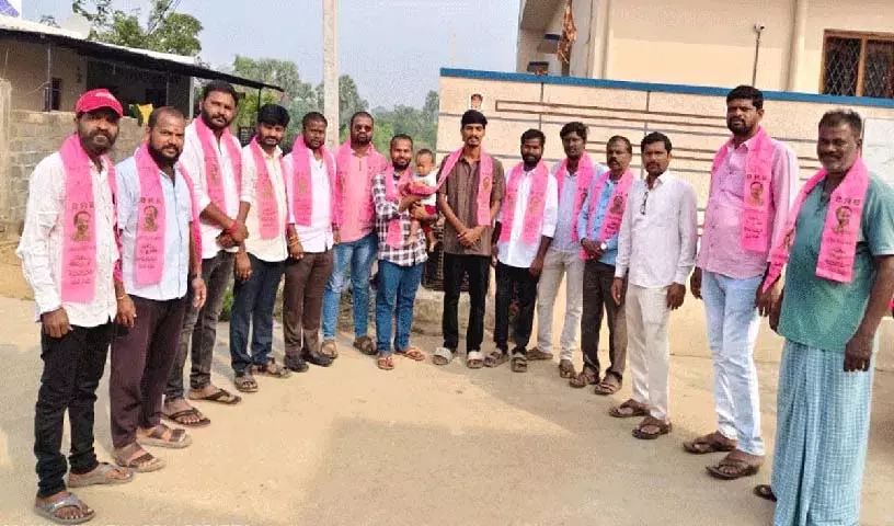 तुप्रानपेट कांग्रेस निवासी BRS में शामिल हुए तुप्रानपेट कांग्रेस निवासी BRS में शामिल हुए