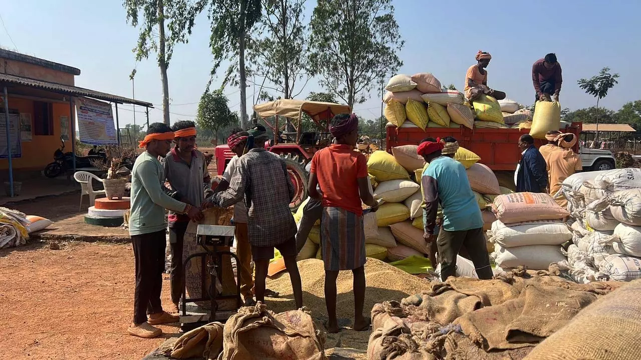 धान खरीदी व्यवस्था से किसानों में खुशी का माहौल धान खरीदी व्यवस्था से किसानों में खुशी का माहौल