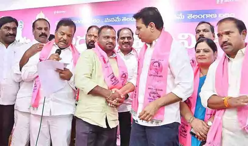 KTR ने रेवंत रेड्डी के फैसले को किसान विरोधी करार दिया KTR ने रेवंत रेड्डी के फैसले को किसान विरोधी करार दिया