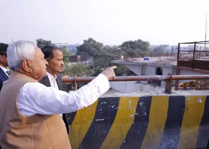 Nitish Kumar ने मीठापुर-महुली फेज 2 सड़क प्रोजेक्ट का निरीक्षण किया Nitish Kumar ने मीठापुर-महुली फेज 2 सड़क प्रोजेक्ट का निरीक्षण किया
