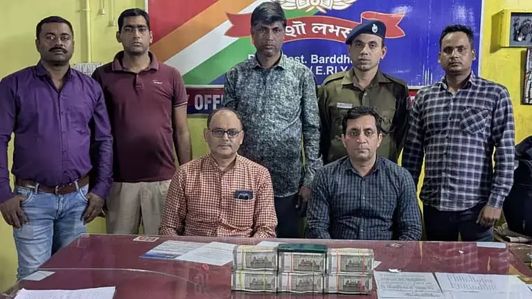 Burdwan स्टेशन से 18 लाख रुपये नकद बरामद Burdwan स्टेशन से 18 लाख रुपये नकद बरामद