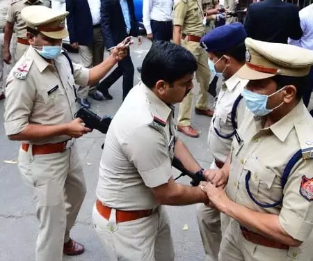 श्रीनगर में कट्टरपंथ और आतंकी नेटवर्क के खिलाफ कार्रवाई तेज श्रीनगर में कट्टरपंथ और आतंकी नेटवर्क के खिलाफ कार्रवाई तेज