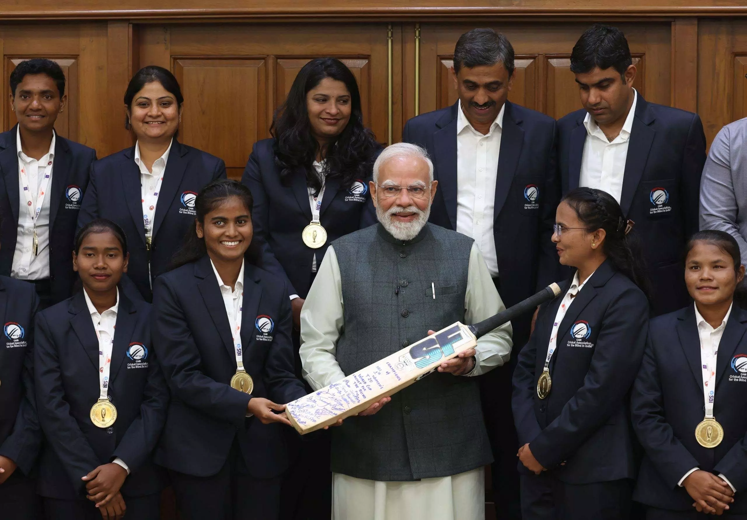 प्रधानमंत्री मोदी ने T20 वर्ल्ड कप विजेता ब्लाइंड महिला क्रिकेट टीम को किया सम्मानित प्रधानमंत्री मोदी ने T20 वर्ल्ड कप विजेता ब्लाइंड महिला क्रिकेट टीम को किया सम्मानित