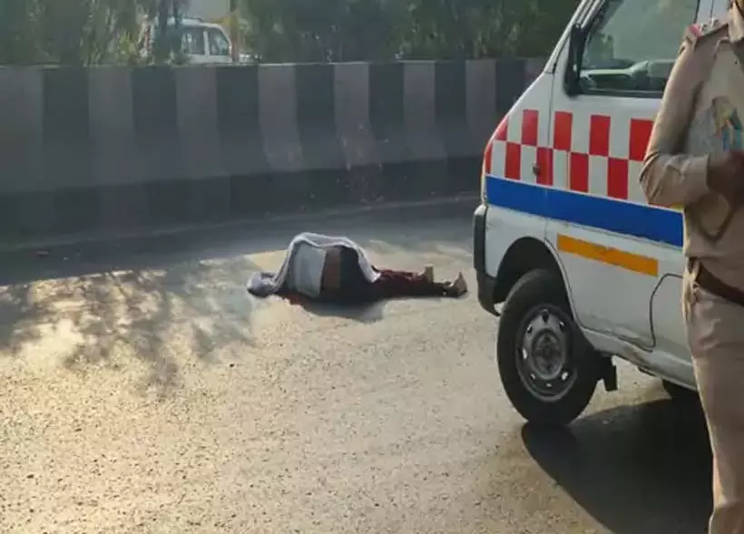 भाठागांव के पास सड़क हादसा, ट्रक की चपेट में आने से व्यक्ति की मौत भाठागांव के पास सड़क हादसा, ट्रक की चपेट में आने से व्यक्ति की मौत