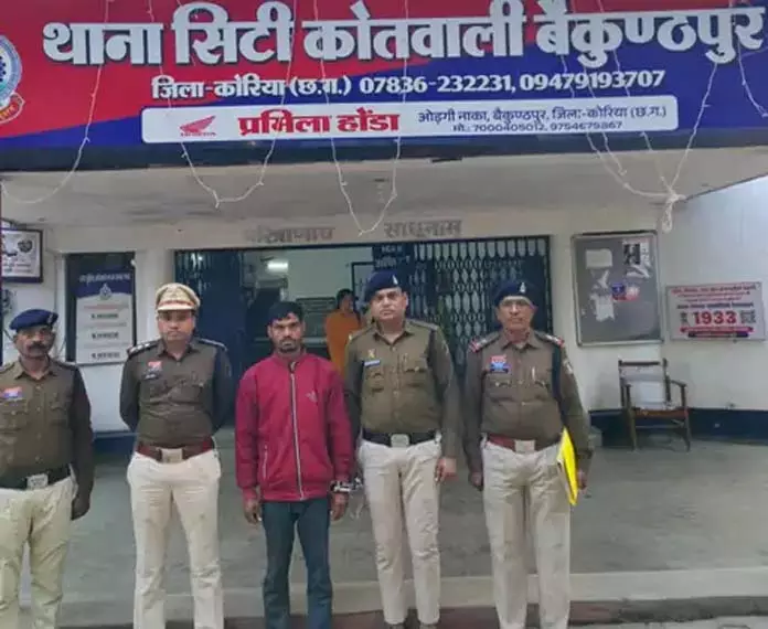 शराब विवाद: बेटे ने पिता की सिर पर पत्थर पटककर हत्या की, आरोपी गिरफ्तार शराब विवाद: बेटे ने पिता की सिर पर पत्थर पटककर हत्या की, आरोपी गिरफ्तार