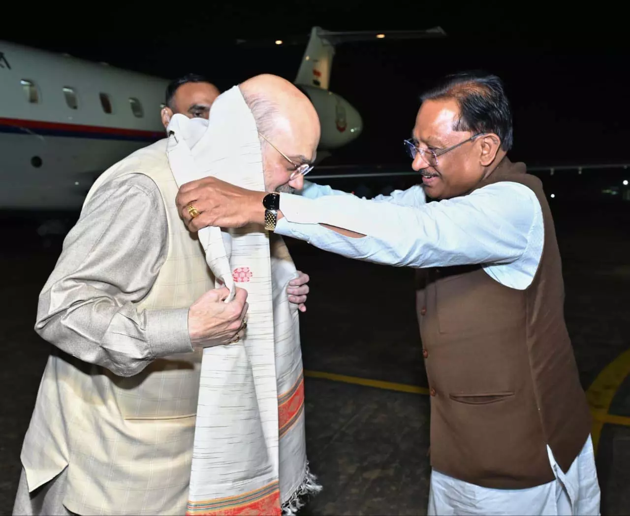 Raipur Airport पहुंचे केंद्रीय गृहमंत्री अमित शाह Raipur Airport पहुंचे केंद्रीय गृहमंत्री अमित शाह