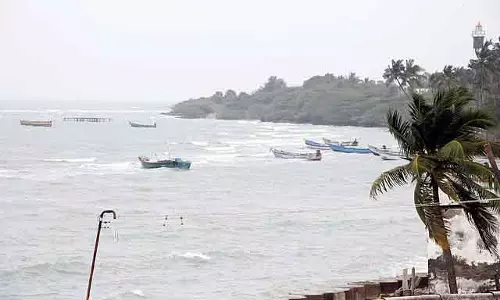 Pamban इलाके में समुद्र का जलस्तर बढ़ने से रामेश्वरम जिले में स्कूल बंद Pamban इलाके में समुद्र का जलस्तर बढ़ने से रामेश्वरम जिले में स्कूल बंद