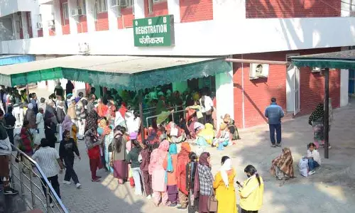 Karnal डॉक्टरों ने 2 घंटे हड़ताल की, मरीज़ परेशान Karnal डॉक्टरों ने 2 घंटे हड़ताल की, मरीज़ परेशान