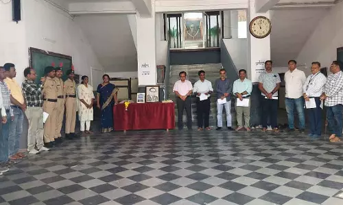 Nanded : पीपुल्स कॉलेज ने संविधान दिवस पर प्रस्तावना पढ़कर और मुख्य विशेषताओं पर लेक्चर देकर मनाया Nanded : पीपुल्स कॉलेज ने संविधान दिवस पर प्रस्तावना पढ़कर और मुख्य विशेषताओं पर लेक्चर देकर मनाया