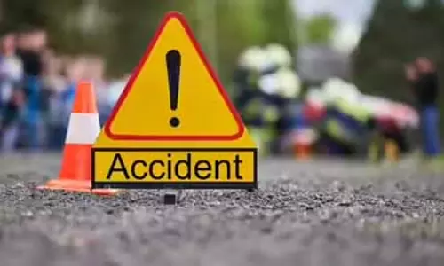 ऑटो और बाइक के बीच भिड़ंत, 12 लोग घायल