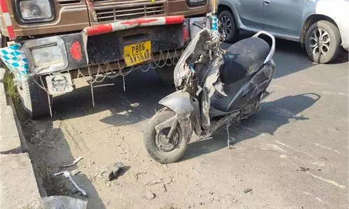 Jalandhar: ट्रक ने एक्टिवा सवार युवती को मारी टक्कर  , ड्राइवर फरार