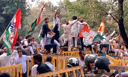 भोपाल : SIR प्रोटेस्ट को लेकर इंडियन यूथ कांग्रेस के सदस्यों की पुलिस से झड़प