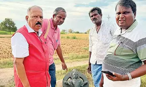 Bellary जिले में दुर्लभ सूर्य-ब्रह्मा की मूर्ति मिली Bellary जिले में दुर्लभ सूर्य-ब्रह्मा की मूर्ति मिली