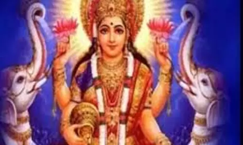 Lakshmi Maa Puja on Friday: शुक्रवार की पूजा में ये चीज़ें न करें शामिल, वर्ना रूठ जाएंगी धन की देवी मां लक्ष्मी