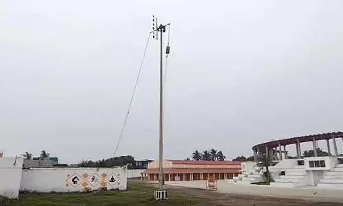 Puducherry के कराईकल में चक्रवात चेतावनी पोल नंबर 2 को ऊपर उठाया गया Puducherry के कराईकल में चक्रवात चेतावनी पोल नंबर 2 को ऊपर उठाया गया