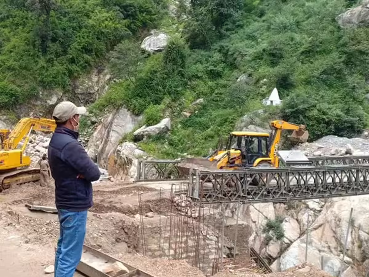Pithoragarh: BRO ने किया ब्रिज निर्माण, यात्रा हुई आसान Pithoragarh: BRO ने किया ब्रिज निर्माण, यात्रा हुई आसान