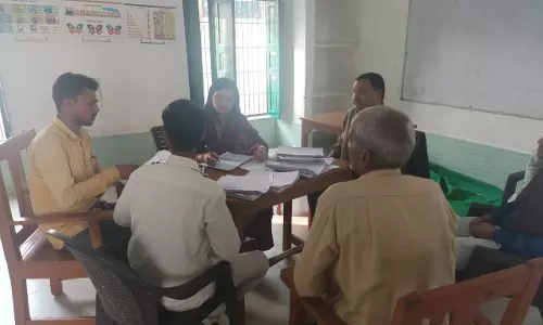 Ambedkarnagar: अपर जिलाधिकारी ने बीएलओ सहयोग पर दिया निर्देश