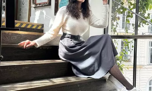 Winter Styling Tips: सर्दी में इस तरह पहनें स्कर्ट, मिलेगा स्टाइलिश लुक…ठंड से भी होगा बचाव Winter Styling Tips: सर्दी में इस तरह पहनें स्कर्ट, मिलेगा स्टाइलिश लुक…ठंड से भी होगा बचाव