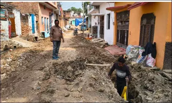 Mahoba: गैस पाइपलाइन काम में कोताही से लोगों को परेशानी Mahoba: गैस पाइपलाइन काम में कोताही से लोगों को परेशानी