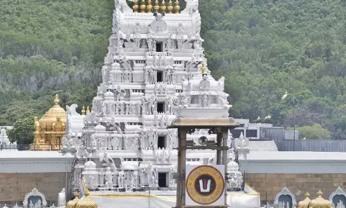 Laddu में मिलावट का मामला: SIT ने तिरुमाला मंदिर के अधिकारी को किया गिरफ्तार Laddu में मिलावट का मामला: SIT ने तिरुमाला मंदिर के अधिकारी को किया गिरफ्तार