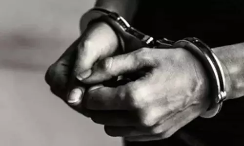 Odisha : 50 करोड़ के निवेश घोटाले का भंडाफोड़, संबलपुर में मास्टरमाइंड गिरफ्तार Odisha : 50 करोड़ के निवेश घोटाले का भंडाफोड़, संबलपुर में मास्टरमाइंड गिरफ्तार