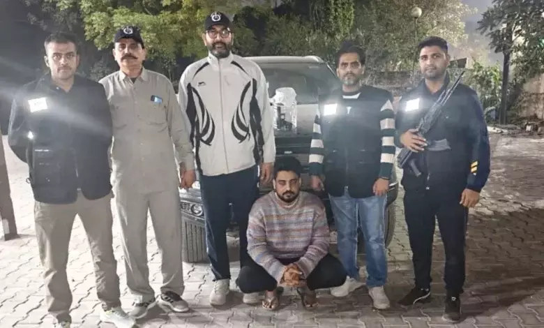 Chandigarh: STF ने लॉरेन्स गैंग के खिलाफ मारा हमला, सुरक्षा सामग्री जब्त Chandigarh: STF ने लॉरेन्स गैंग के खिलाफ मारा हमला, सुरक्षा सामग्री जब्त