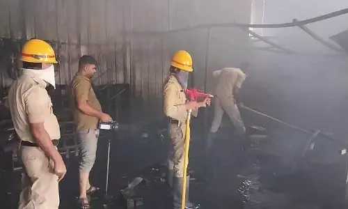 Gauribidanur अचानक लगी आग: सोफा की दुकान जलकर खाक हो गई