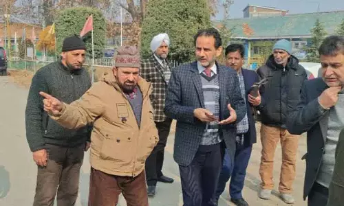 DSEK ने Sopore का दौरा किया, स्टाफ की कमी मानी, रैशनलाइज़ेशन का वादा DSEK ने Sopore का दौरा किया, स्टाफ की कमी मानी, रैशनलाइज़ेशन का वादा