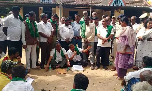 Kunigal किसानों को एकजुट करने की कोशिश: विरोध प्रदर्शन Kunigal किसानों को एकजुट करने की कोशिश: विरोध प्रदर्शन
