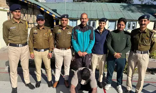 Palampur police ने हेरोइन के साथ आरोपी को पकड़ा, नकदी और गहने जब्त Palampur police ने हेरोइन के साथ आरोपी को पकड़ा, नकदी और गहने जब्त