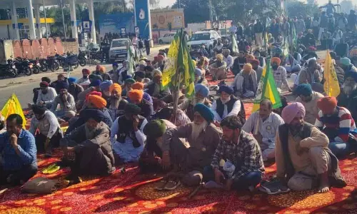Jalandhar: किसानों ने मुकेरियां शुगर मिल के सामने अनिश्चितकालीन धरना शुरू किया Jalandhar: किसानों ने मुकेरियां शुगर मिल के सामने अनिश्चितकालीन धरना शुरू किया