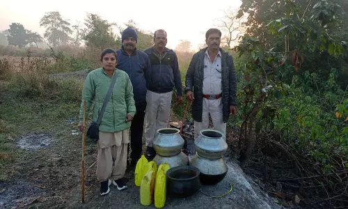 आबकारी विभाग की कार्रवाई, 35 बल्क लीटर महुआ शराब जब्त आबकारी विभाग की कार्रवाई, 35 बल्क लीटर महुआ शराब जब्त