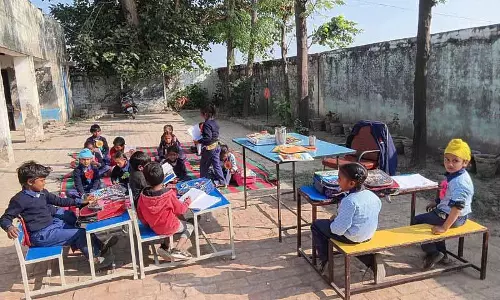 Shahkot के 2 स्कूल असुरक्षित घोषित, छात्रों को खुले में बैठाया गया