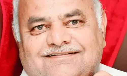 स्वामीजी को राजनीति से दूर रहना चाहिए: Minister Shivanand Patil