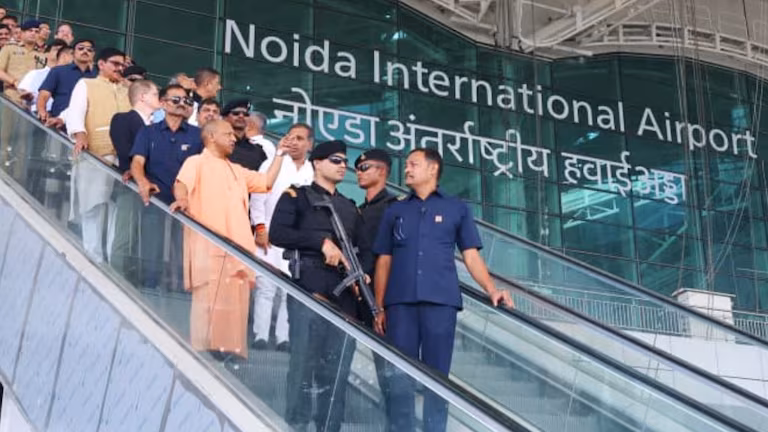 Noida: नोएडा एयरपोर्ट बनेगा यूपी की ग्लोबल गेटवे: सीएम योगी Noida: नोएडा एयरपोर्ट बनेगा यूपी की ग्लोबल गेटवे: सीएम योगी