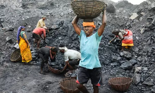 केंद्र सरकार ने खदानों में कोयले की खोज में निजी कंपनियों को दी एंट्री, उत्पादन में आएगी तेजी केंद्र सरकार ने खदानों में कोयले की खोज में निजी कंपनियों को दी एंट्री, उत्पादन में आएगी तेजी