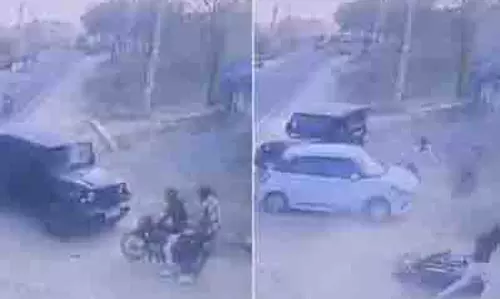 Bansur में कारों ने मोटरसाइकिल को टक्कर मारी, गोलियां चलीं Bansur में कारों ने मोटरसाइकिल को टक्कर मारी, गोलियां चलीं