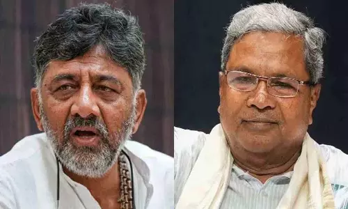 CM पद को लेकर विवाद बढ़ा.. सिद्धारमैया और डीके के बीच वाकयुद्ध CM पद को लेकर विवाद बढ़ा.. सिद्धारमैया और डीके के बीच वाकयुद्ध