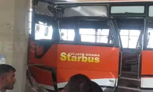 SAMBA: सुपरफास्ट बस बड़ी ब्राह्मणा के पास फ्लाईओवर के खंभे से टकराई, 1 की मौत, 21 घायल