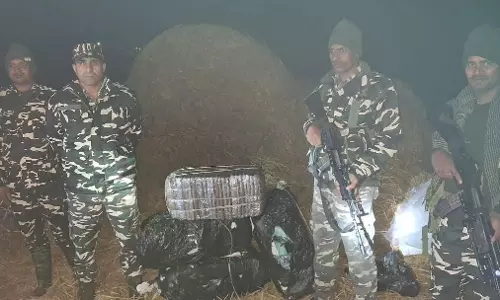 Araria: तस्करों पर शिकंजा, एसएसबी ने पकड़ा 96 किलो गांजा Araria: तस्करों पर शिकंजा, एसएसबी ने पकड़ा 96 किलो गांजा