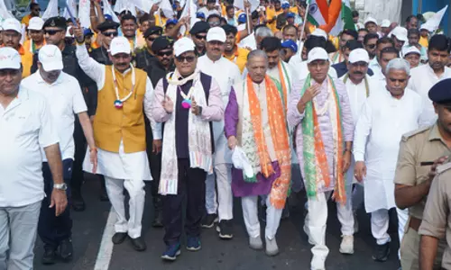 Gujarat: आणंद में एकता मार्च के दौरान देशभक्ति का जोश दिखा Gujarat: आणंद में एकता मार्च के दौरान देशभक्ति का जोश दिखा