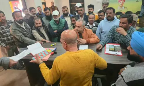 Yudhvir ने जम्मू ईस्ट में सिविक इंफ्रास्ट्रक्चर को मजबूत करने का वादा किया Yudhvir ने जम्मू ईस्ट में सिविक इंफ्रास्ट्रक्चर को मजबूत करने का वादा किया