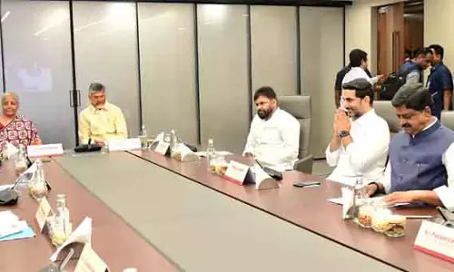 CM चंद्रबाबू नायडू ने केंद्रीय मंत्री निर्मला सीतारमण से मुलाकात की CM चंद्रबाबू नायडू ने केंद्रीय मंत्री निर्मला सीतारमण से मुलाकात की