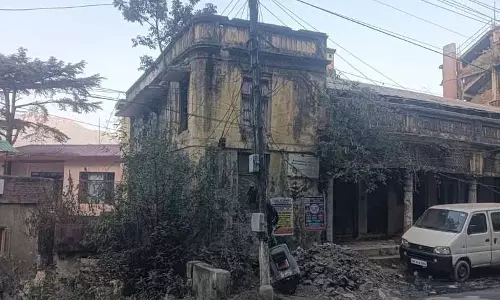 जीर्ण-शीर्ण खतरा, Solan की खाली इमारतें नशेड़ियों का अड्डा बन गई हैं जीर्ण-शीर्ण खतरा, Solan की खाली इमारतें नशेड़ियों का अड्डा बन गई हैं