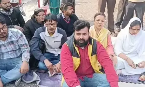 kidney stone के ऑपरेशन के तुरंत बाद आदमी की मौत, पत्नी ने लापरवाही का आरोप लगाया kidney stone के ऑपरेशन के तुरंत बाद आदमी की मौत, पत्नी ने लापरवाही का आरोप लगाया