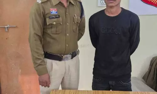 श्मशान घाट में छुप रहा था संदिग्ध, धारदार चाकू के साथ गिरफ्तार श्मशान घाट में छुप रहा था संदिग्ध, धारदार चाकू के साथ गिरफ्तार
