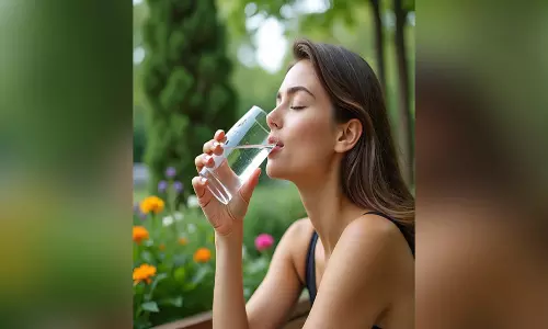 पानी की कमी शरीर को बना देती है बीमारी का घर, जानिए आयुर्वेद की राय पानी की कमी शरीर को बना देती है बीमारी का घर, जानिए आयुर्वेद की राय