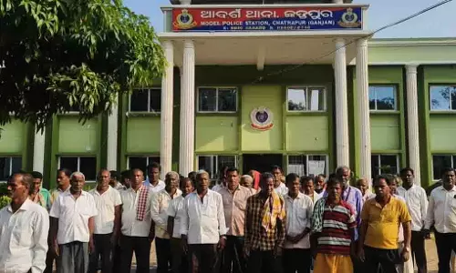OAS अधिकारी परिवार पर ओडिशा में समाज की कथित कार्रवाई